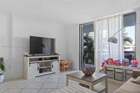 Condominio en alquiler en Miami, Florida, 2 dormitorios, 102.19 m2 № 2339935 - foto 13