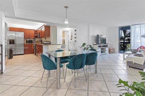 Condominio en alquiler en Miami, Florida, 2 dormitorios, 102.19 m2 № 2339935 - foto 8