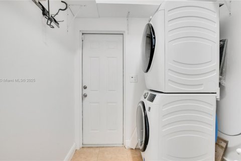 Casa en alquiler en Coral Gables, Florida, 3 dormitorios, 137.87 m2 № 1967853 - foto 15