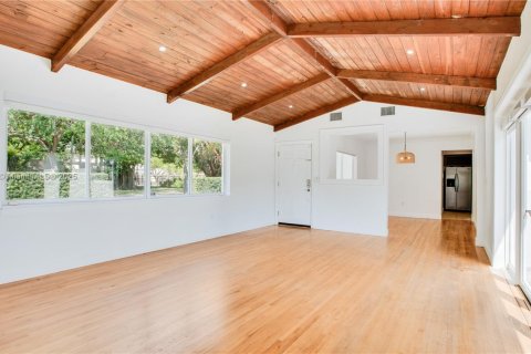 Casa en alquiler en Coral Gables, Florida, 3 dormitorios, 137.87 m2 № 1967853 - foto 4