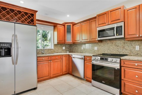 Casa en alquiler en Coral Gables, Florida, 3 dormitorios, 137.87 m2 № 1967853 - foto 6