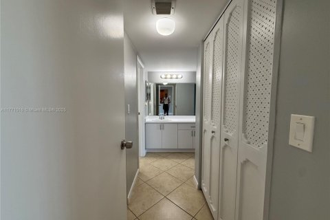 Condominio en venta en Aventura, Florida, 2 dormitorios, 92.34 m2 № 1726470 - foto 11