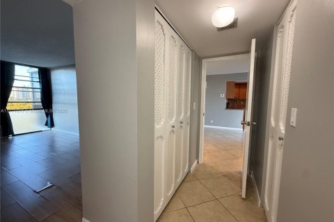 Condominio en venta en Aventura, Florida, 2 dormitorios, 92.34 m2 № 1726470 - foto 15