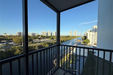 Condominio en venta en Aventura, Florida, 2 dormitorios, 92.34 m2 № 1726470 - foto 2