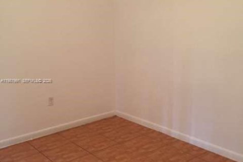 Condo in Miami, Florida, 2 bedrooms  № 2043209 - photo 3