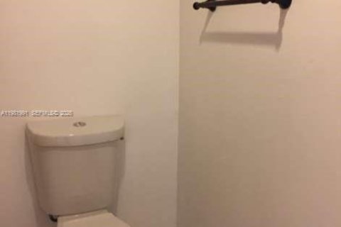 Condo in Miami, Florida, 2 bedrooms  № 2043209 - photo 5