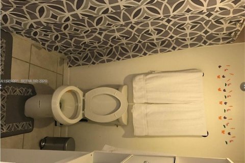 Condo in Miami, Florida, 2 bedrooms  № 2043209 - photo 10