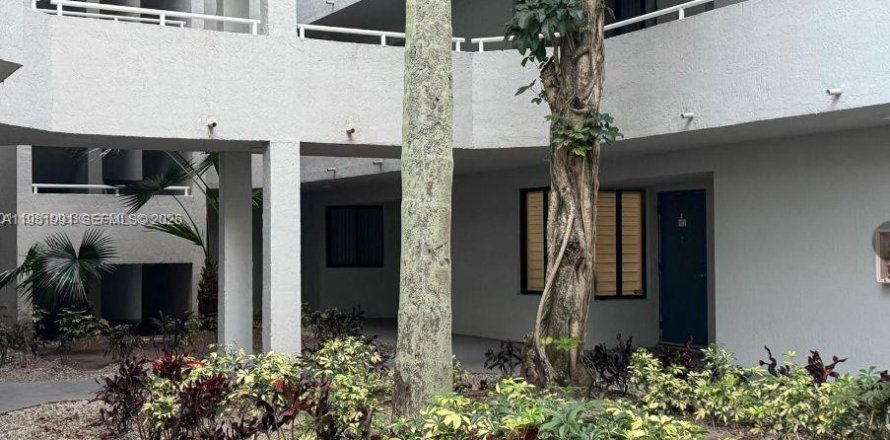 Condo in Miami, Florida, 2 bedrooms  № 2043209