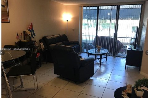 Condo in Miami, Florida, 2 bedrooms  № 2043209 - photo 9