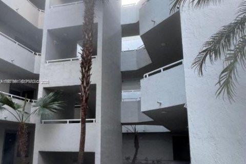 Condo in Miami, Florida, 2 bedrooms  № 2043209 - photo 4