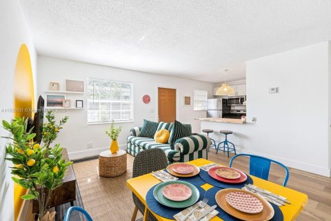 Casa en alquiler en Fort Lauderdale, Florida, 2 dormitorios, 55.74 m2 № 1937579 - foto 1