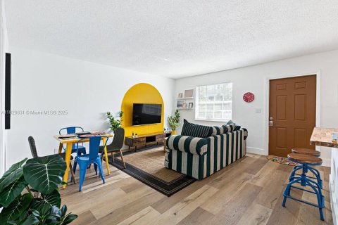 Casa en alquiler en Fort Lauderdale, Florida, 2 dormitorios, 55.74 m2 № 1937579 - foto 7