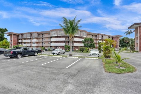 Condominio en venta en Lauderdale Lakes, Florida, 2 dormitorios, 94.85 m2 № 804970 - foto 1