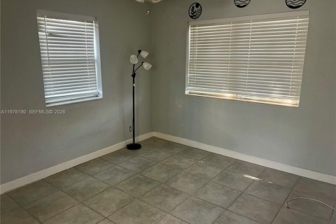 Commercial property in Fort Lauderdale, Florida 121.33 sq.m. № 2042810 - photo 13