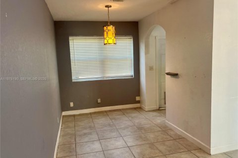 Commercial property in Fort Lauderdale, Florida 121.33 sq.m. № 2042810 - photo 5