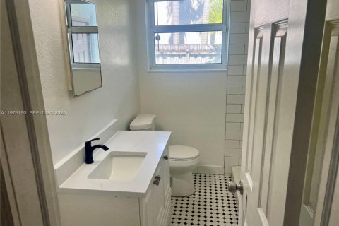 Commercial property in Fort Lauderdale, Florida 121.33 sq.m. № 2042810 - photo 9