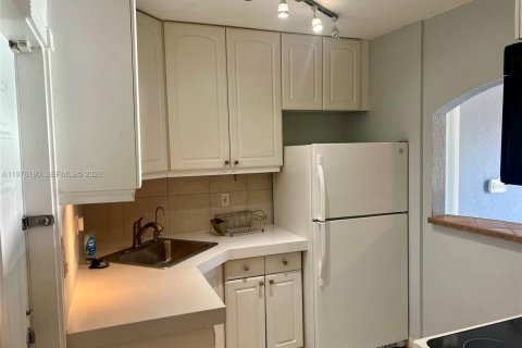 Commercial property in Fort Lauderdale, Florida 121.33 sq.m. № 2042810 - photo 8