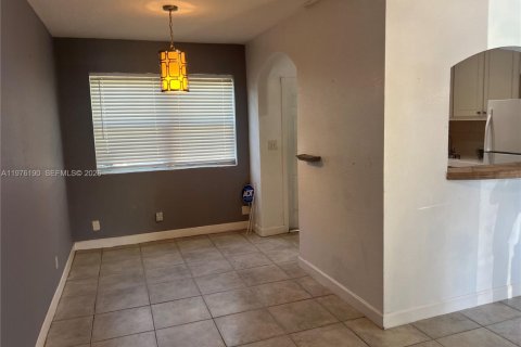 Commercial property in Fort Lauderdale, Florida 121.33 sq.m. № 2042810 - photo 6