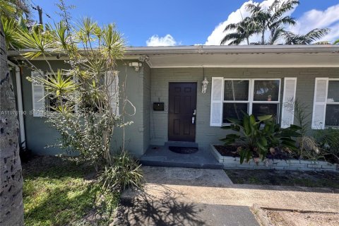 Commercial property in Fort Lauderdale, Florida 121.33 sq.m. № 2042810 - photo 19