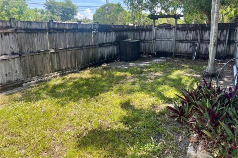 Commercial property in Fort Lauderdale, Florida 121.33 sq.m. № 2042810 - photo 17