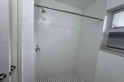 Commercial property in Fort Lauderdale, Florida 121.33 sq.m. № 2042810 - photo 26