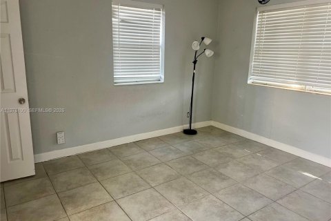 Commercial property in Fort Lauderdale, Florida 121.33 sq.m. № 2042810 - photo 14