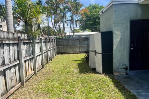 Commercial property in Fort Lauderdale, Florida 121.33 sq.m. № 2042810 - photo 16