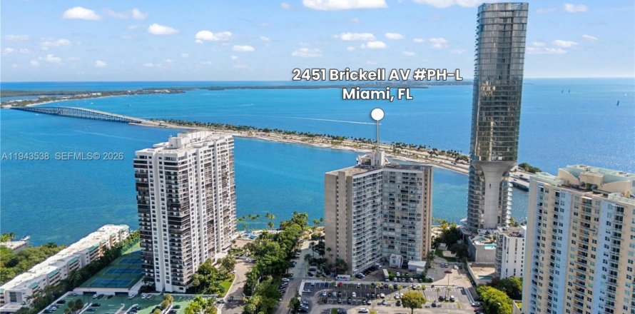 Condominio en Miami, Florida, 2 dormitorios  № 2000507