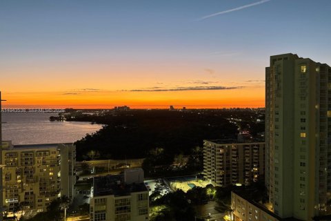 Copropriété à vendre à Miami, Floride: 2 chambres, 110.37 m2 № 2000507 - photo 18