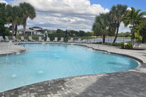 Casa en venta en Deerfield Beach, Florida, 5 dormitorios, 241.92 m2 № 1970426 - foto 18