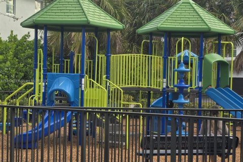 Casa en venta en Deerfield Beach, Florida, 5 dormitorios, 241.92 m2 № 1970426 - foto 24