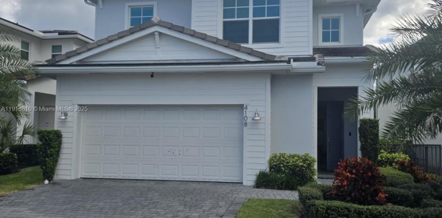 Casa en Deerfield Beach, Florida 5 dormitorios, 241.92 m2 № 1970426