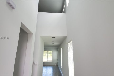 Casa en venta en Deerfield Beach, Florida, 5 dormitorios, 241.92 m2 № 1970426 - foto 4