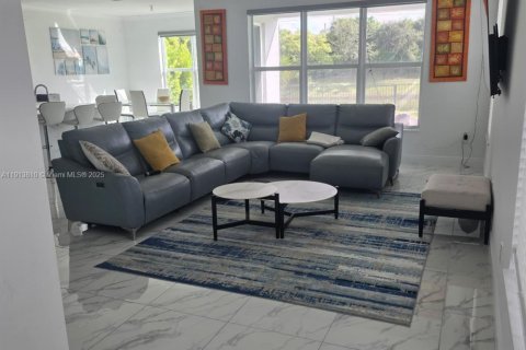 Casa en venta en Deerfield Beach, Florida, 5 dormitorios, 241.92 m2 № 1970426 - foto 5