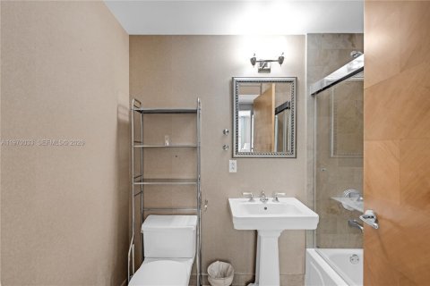 Снять в аренду кондоминиум в Майами-Бич, Флорида 2 спальни, 161.65м2, № 2030822 - фото 29