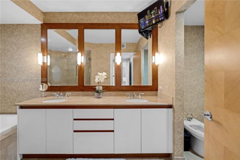 Снять в аренду кондоминиум в Майами-Бич, Флорида 2 спальни, 161.65м2, № 2030822 - фото 21