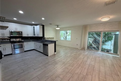 Touwnhouse à louer à Fort Lauderdale, Floride: 3 chambres, 187.11 m2 № 2351177 - photo 7