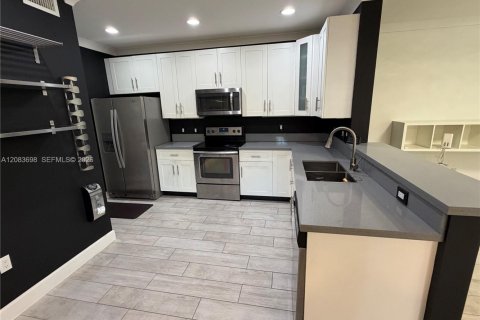 Touwnhouse à louer à Fort Lauderdale, Floride: 3 chambres, 187.11 m2 № 2351177 - photo 8