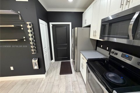 Touwnhouse à louer à Fort Lauderdale, Floride: 3 chambres, 187.11 m2 № 2351177 - photo 9