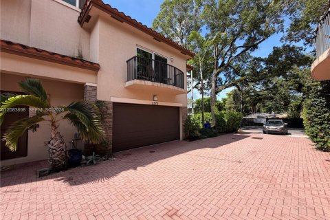 Touwnhouse à louer à Fort Lauderdale, Floride: 3 chambres, 187.11 m2 № 2351177 - photo 2