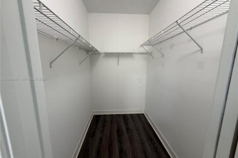 Touwnhouse à louer à Fort Lauderdale, Floride: 3 chambres, 187.11 m2 № 2351177 - photo 16