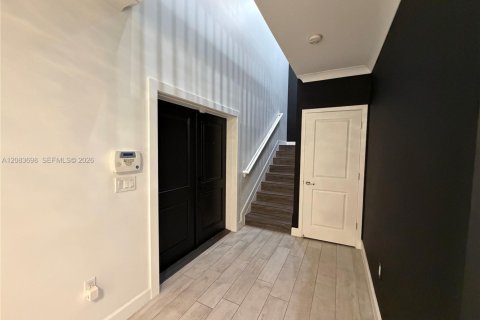 Touwnhouse à louer à Fort Lauderdale, Floride: 3 chambres, 187.11 m2 № 2351177 - photo 5