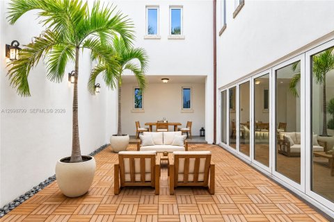 Touwnhouse à vendre à Coral Gables, Floride: 3 chambres, 276.48 m2 № 2397235 - photo 16