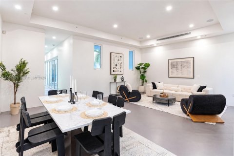 Touwnhouse à vendre à Coral Gables, Floride: 3 chambres, 276.48 m2 № 2397235 - photo 3