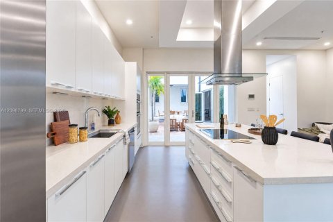 Touwnhouse à vendre à Coral Gables, Floride: 3 chambres, 276.48 m2 № 2397235 - photo 14