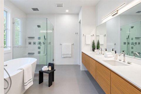 Touwnhouse à vendre à Coral Gables, Floride: 3 chambres, 276.48 m2 № 2397235 - photo 20