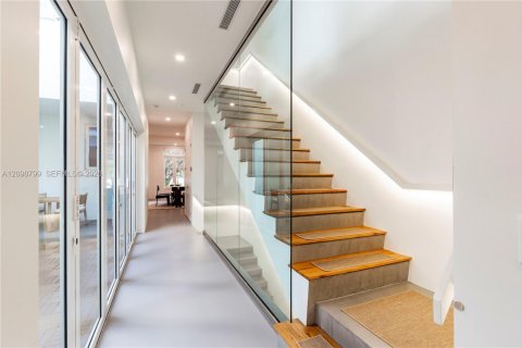 Touwnhouse à vendre à Coral Gables, Floride: 3 chambres, 276.48 m2 № 2397235 - photo 9