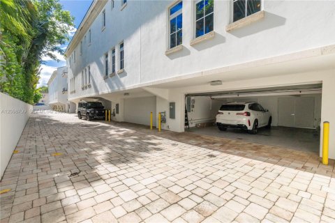 Touwnhouse à vendre à Coral Gables, Floride: 3 chambres, 276.48 m2 № 2397235 - photo 26