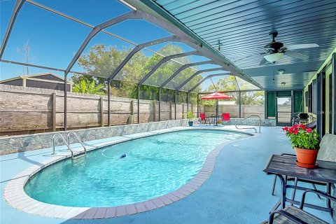 House in Brooksville, Florida 2 bedrooms, 127.55 sq.m. № 2198977 - photo 2