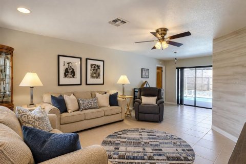 House in Brooksville, Florida 2 bedrooms, 127.55 sq.m. № 2198977 - photo 7